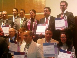 En el marco del Simposium Internacional de Residuos, la SEMARNAT entregó un reconocimiento al Instituto Estatal de Ecología y Desarrollo Sustentable por el impulso de políticas públicas a favor del medio ambiente.