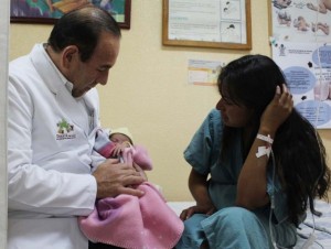 27 DE ENERO DE 2013.- GTV CONSTATA LA SALUD DEL BINOMIO MADRE E HIJO_ 01