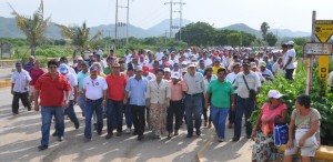 La Presidenta Municipal haciendo su arribo al lugar del mítin.