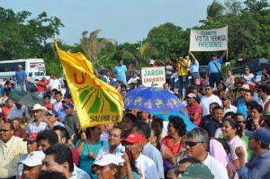 Líderes de diferentes expresiones políticas apoyando la convocatoria de la Presidenta.