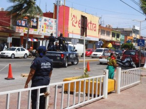 Desertan policías municipales ligados con la delincuencia (2)