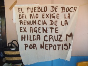 Pobladores de Boca del Río cierran la agencia y desconocen a Hilda Cruz (3)