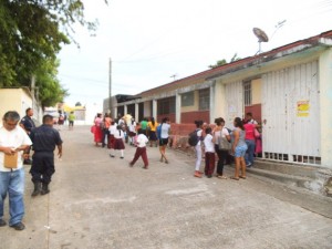 Denuncian a profesor de educación física de “manosear” a las niñas en la primaria “Lázaro Cárdenas” (4)