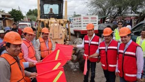 PRINC.- BANDERAZO PAVIMENTACIÓN TLACOLULA 28SEP14