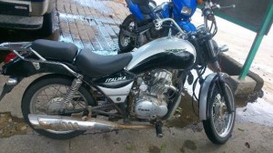 Frustrado ladrón de motocicleta es detenido por la policía (1)