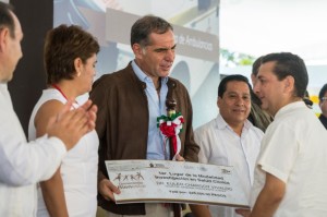 Gabino Gobernador - Inauguracio_n del Centro de Vacunologi_a 22