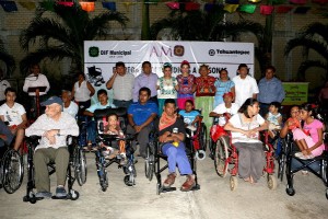 Fundacion AMO y DIF beneficia a sectores vulnerables (0)