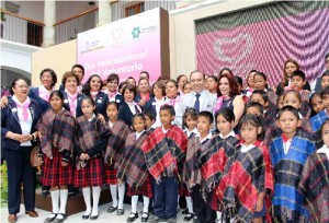 03_diciembre_2014_entrega de ponchos a niños de 8 a 12 años de edad en 125 municipios