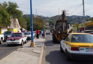 Un trabajador del ayuntamiento se enfrentó a golpes con un taxista sobre la Calle Tuxpan