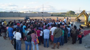 Rosa Nidia Villalobos González da banderazo de inicio de obra del Fraccionamiento “Villas las Rosas” (7)