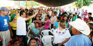 El diputado federal, Samuel Gurrión, asistió como invitador de honor a la inauguración de las oficinas del PRI Municipal.