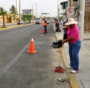 Realizan campaÃ±as de limpieza permanentes en calles y parques del Municipio. (5)