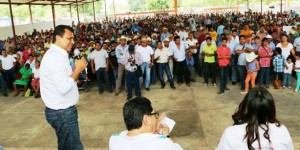 En la agencia municipal de El Porvenir la gente se congregó en un evento masivo para recibir a los cientos de caballerangos y escuchar las propuestas de Yarith Tannos. 