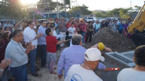 Foto del comunicado "Rosa Nidia Villa da banderazo a obra en Villas las Rosas" 