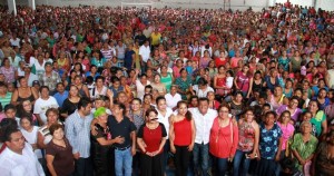 Roba Nidia esta pensando contratar a Sami para que le llene la cancha en su informe municipal...