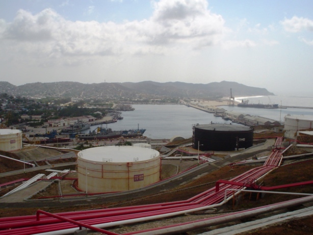 vista panoramica del puerto de Salina Cruz, instalaciones pe