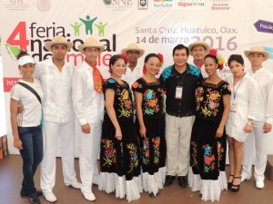 LUCIO GOPAR TUVO UNA FERIA DE EMPLEO CON MUCHO COLORIDO EN HUATULCO