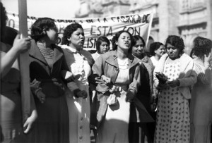 Mujeres-exigiendo-sus-derechos-civiles_-Fototeca-Nacional_INAH__SINAFO_-810x549