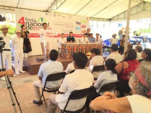 PRONUNCIÓ SU DISCURSO EL PDTE. MPAL. DE HUATULCO EN LA 4A. FERIA NAL. DE EMPLEO EN HUATULCO