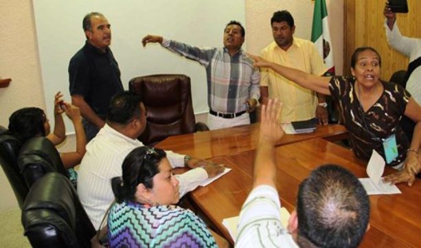 El loco del pueblo, se peleaba por ella y lo mando a chin...su casa