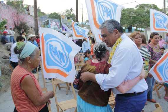 Con vecinos en la colonia Morelos