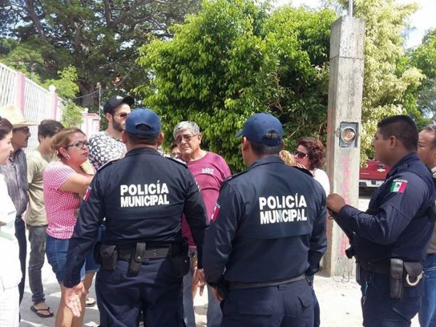 Vecinos se oponen a la instalación e una remolque para vender comida