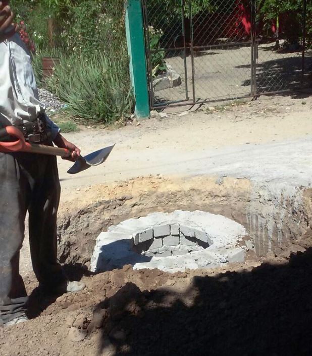 Enterrados sin repellar porque se suspendió la obra...