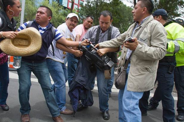 maestro-agarden-a-periodistas